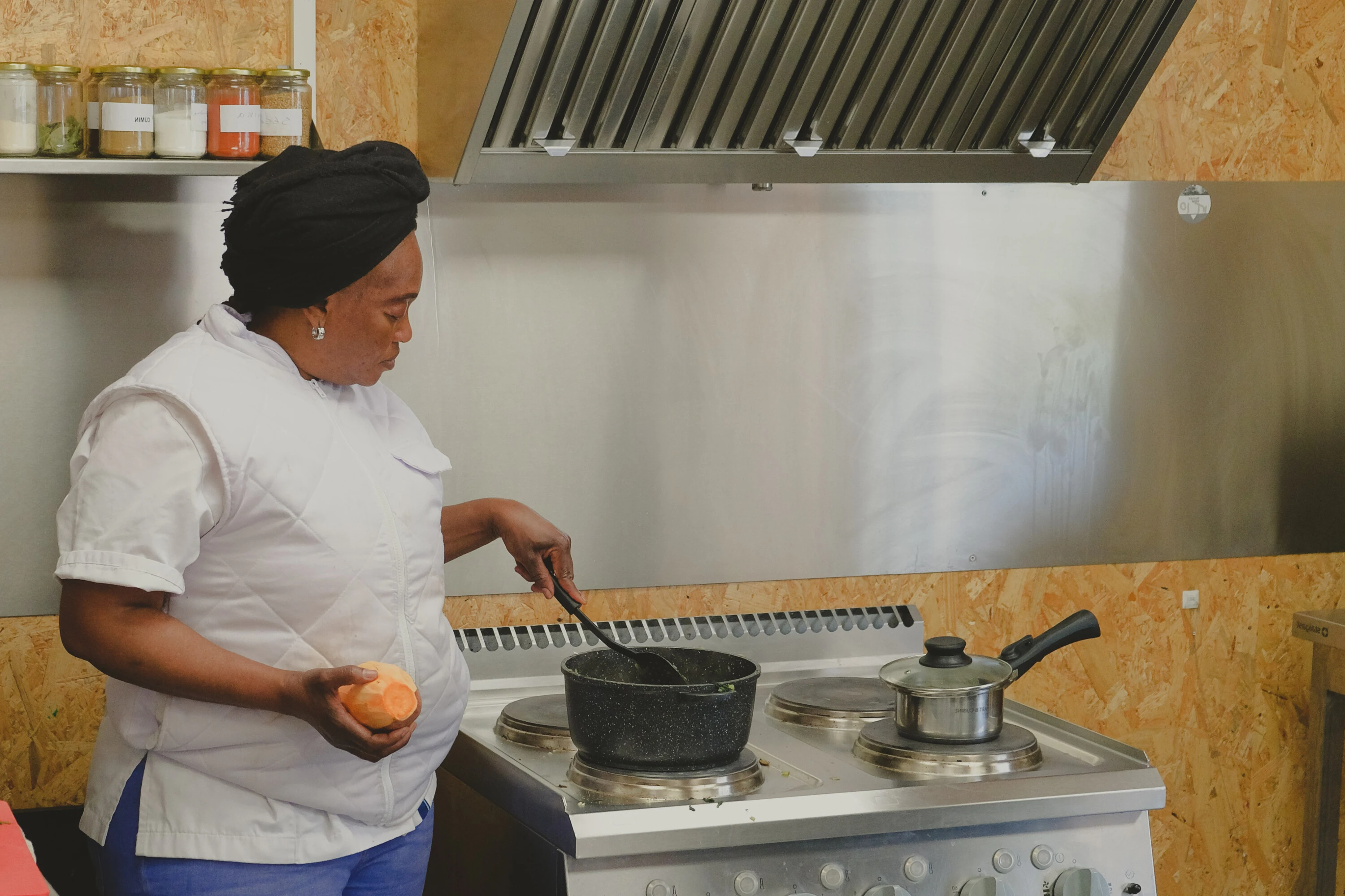 Cuisinière du Booster en pleine préparation
